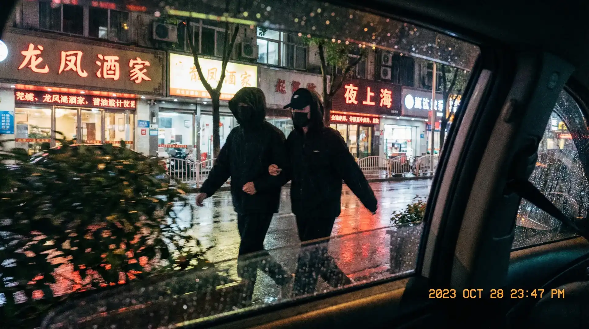 AG体育真人平台 - 顶流明星深夜密会现场抓拍照片